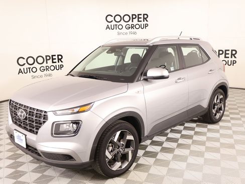 Used 2025 Hyundai Venue SEL image 9