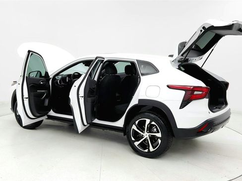 Used 2024 Chevrolet Trax RS w/ Sunroof Package image 10