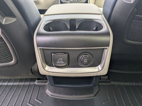 Used 2025 Kia Carnival SX Prestige image 23