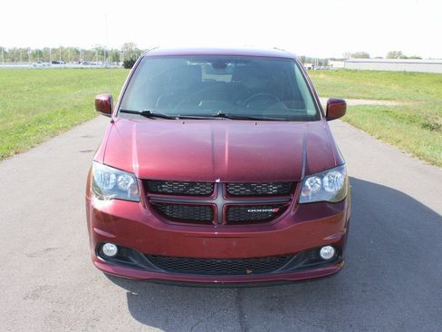 Used 2019 Dodge Grand Caravan GT image 2