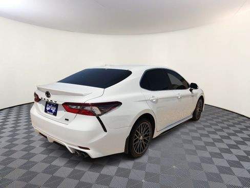 Used 2024 Toyota Camry SE FWD image 4