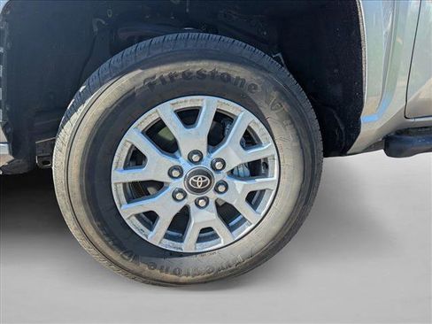 Used 2024 Toyota Tacoma SR5 AWD/4WD image 18