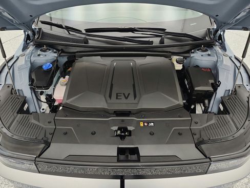 Used 2025 Hyundai Ioniq 5 SEL image 16