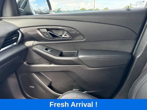 Used 2023 Chevrolet Traverse High Country FWD image 12