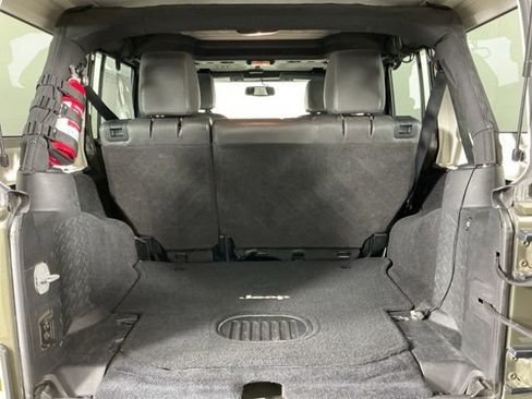 Used 2015 Jeep Wrangler Unlimited Rubicon w/ Katzkin Premium Leather Group AWD/4WD image 24