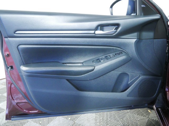 Used 2024 Nissan Altima 2.5 SV FWD image 18