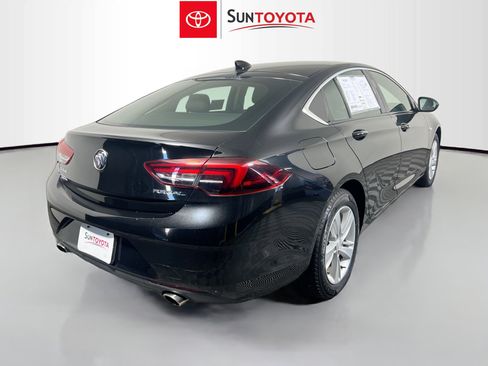 Used 2018 Buick Regal Preferred image 4