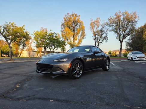 Used 2017 MAZDA MX-5 Miata RF Grand Touring RWD image 9