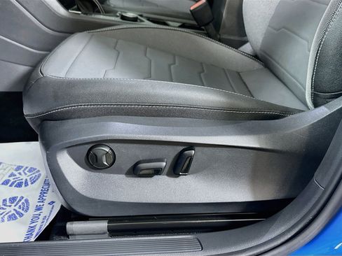 Used 2025 Volkswagen Taos SE AWD/4WD image 18