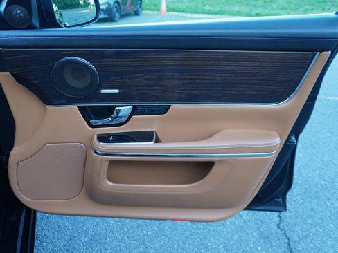 Used 2012 Jaguar XJ Supercharged RWD image 16