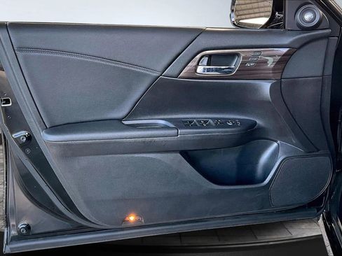 Used 2017 Honda Accord Touring image 17