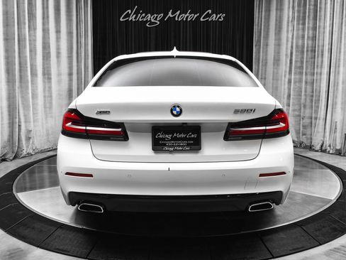Used 2022 BMW 530i xDrive w/ Premium Package AWD/4WD image 4