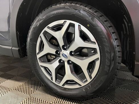 Used 2022 Subaru Forester Premium AWD/4WD image 3