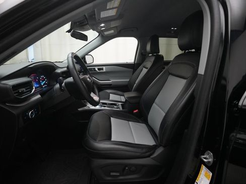 Used 2023 Ford Explorer XLT w/ Equipment Group 202A AWD/4WD image 7