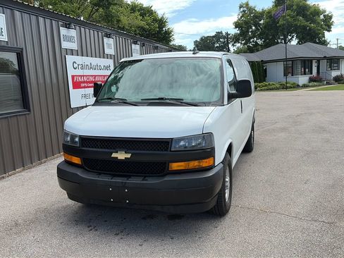Used 2021 Chevrolet Express 2500 RWD image 2
