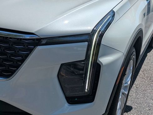 Used 2024 Cadillac XT4 Luxury w/ Cold Weather Package FWD image 10