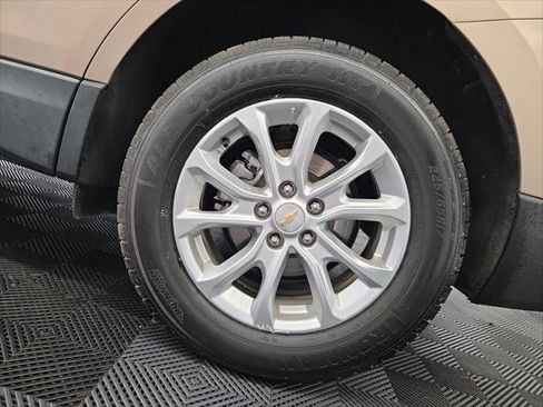Used 2018 Chevrolet Equinox LT FWD image 11