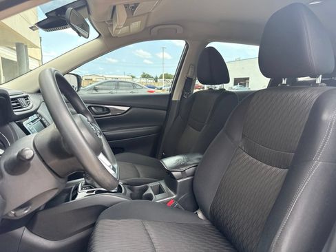 Used 2019 Nissan Rogue S FWD image 7