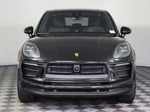 Used 2025 Porsche Macan image 11