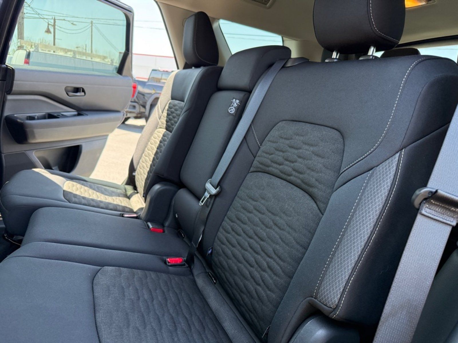 Used 2025 Nissan Pathfinder SV FWD image 27