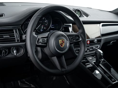 Certified 2026 Porsche Macan AWD/4WD image 16
