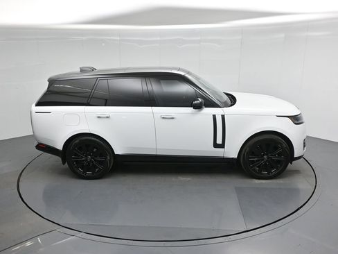 Used 2025 Land Rover Range Rover SE image 35