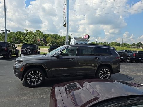 New 2025 Jeep Grand Cherokee L Overland w/ Advanced Protech Group III image 5