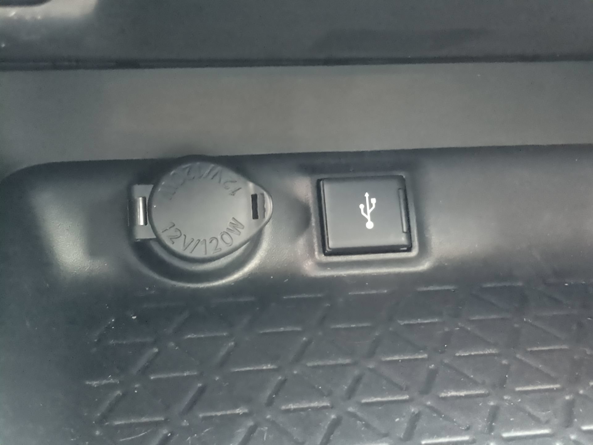 Used 2021 Toyota RAV4 XLE AWD/4WD image 59