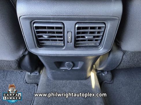 Used 2018 Toyota Highlander XLE FWD image 11