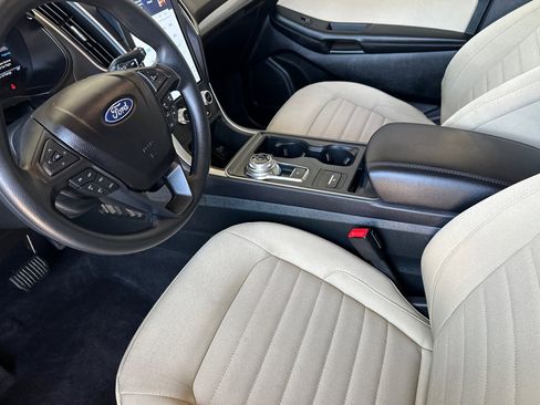 Used 2024 Ford Edge SE image 10