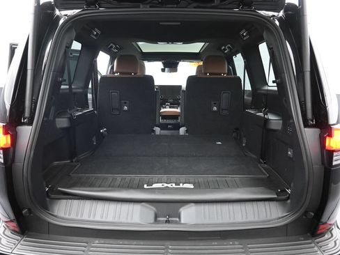 Used 2026 Lexus GX 550 w/ Accessory Package (2T) AWD/4WD image 38