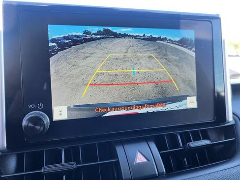 Used 2025 Toyota RAV4 XLE FWD image 17