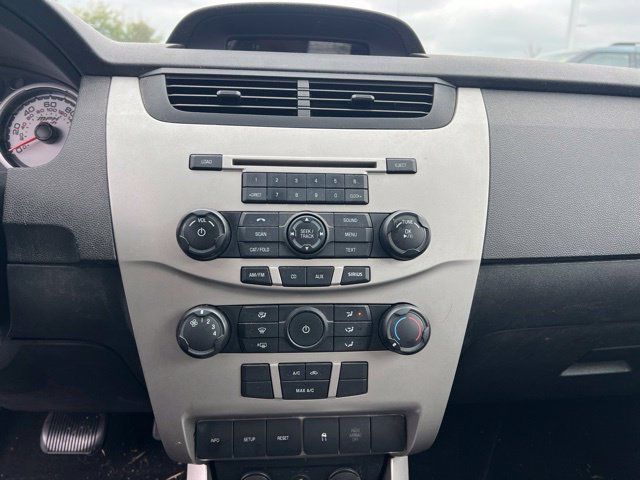 Used 2010 Ford Focus SE FWD image 15