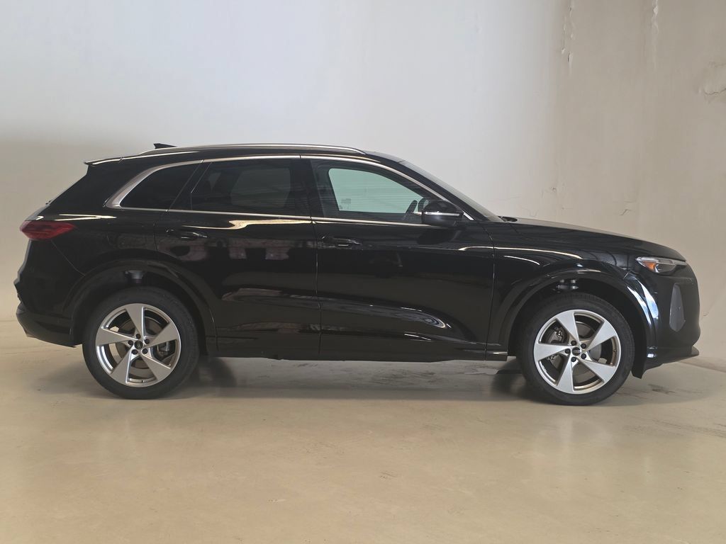 Certified 2025 Audi Q5 Premium AWD/4WD image 4