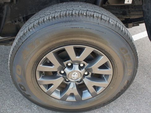 Used 2022 Toyota Tacoma SR5 w/ SR5 Appearance Package (SM) image 22