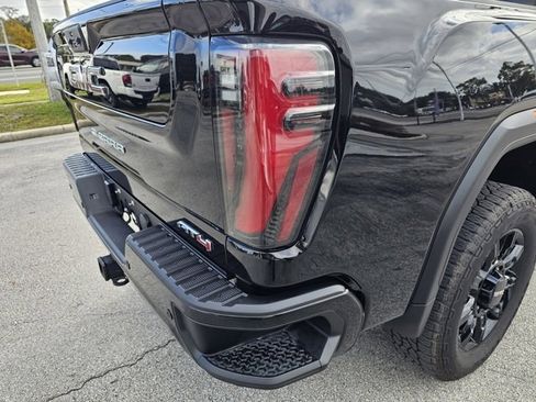Used 2025 GMC Sierra 2500 AT4 w/ AT4 Premium Plus Package image 10