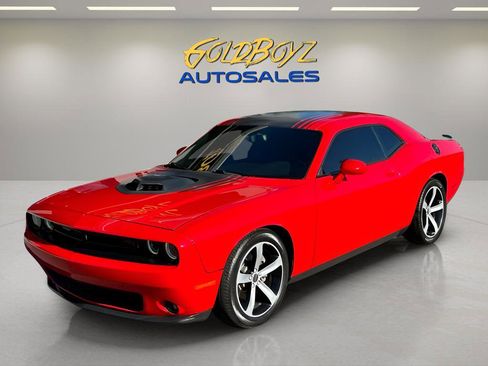 Used 2015 Dodge Challenger R/T image 9