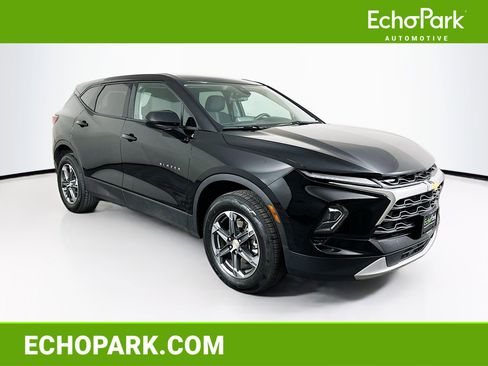 Used 2025 Chevrolet Blazer LT image 1