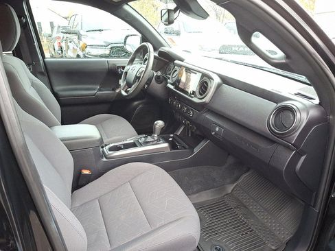 Used 2019 Toyota Tacoma TRD Off-Road image 11