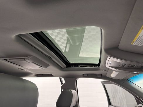 Used 2016 Chevrolet Suburban LT image 30