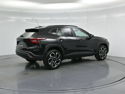 Used 2024 Chevrolet Trax RS w/ Sunroof Package FWD image 25