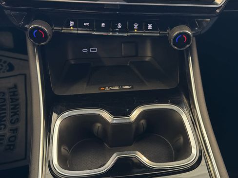 Used 2025 Chevrolet Traverse LT image 52