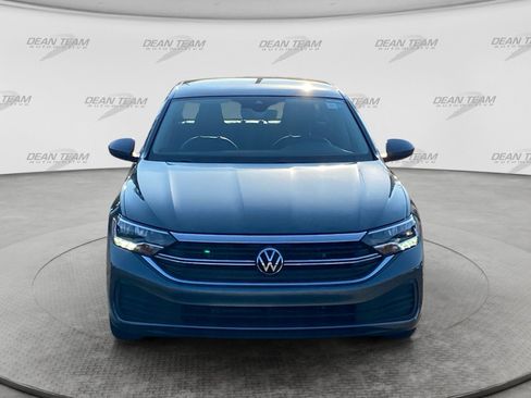 Used 2024 Volkswagen Jetta SE w/ Panoramic Sunroof Package FWD image 2