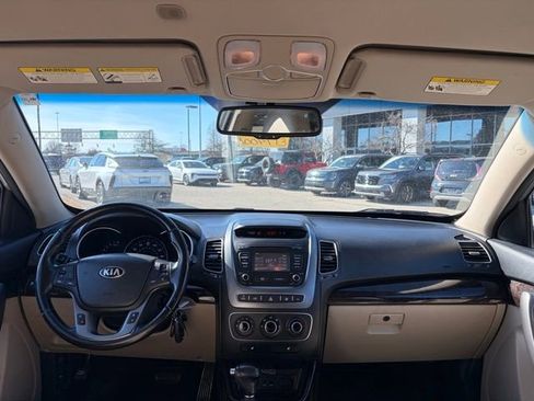 Used 2015 Kia Sorento LX image 23