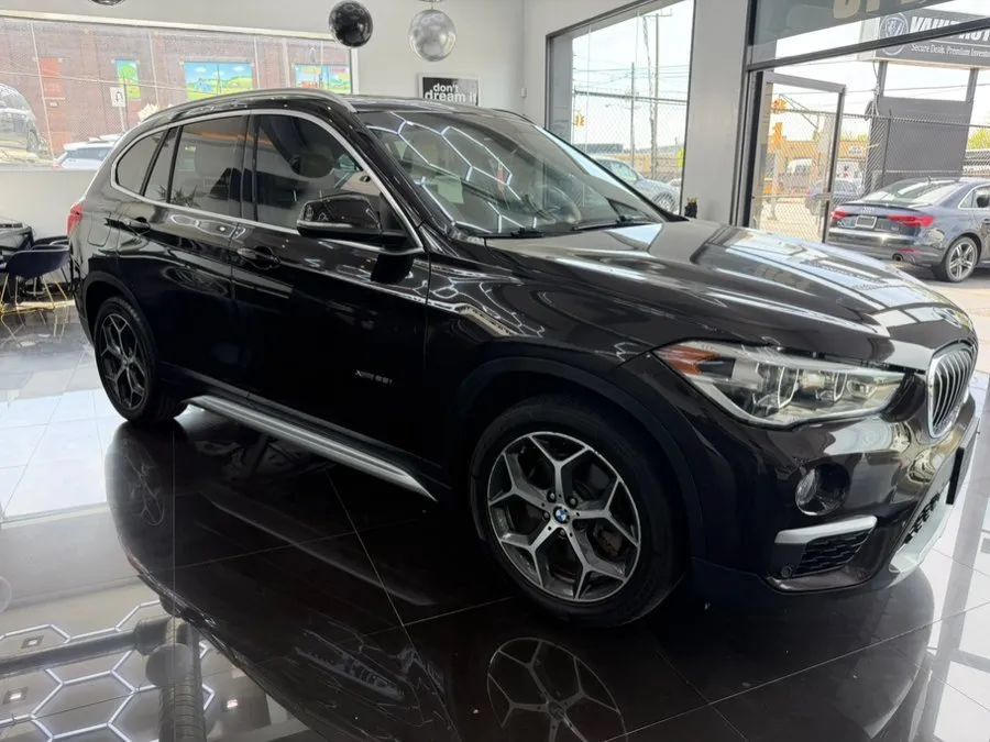 Used 2017 BMW X1 xDrive28i AWD/4WD image 3
