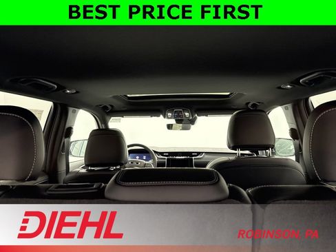 New 2025 Jeep Grand Cherokee Altitude image 10