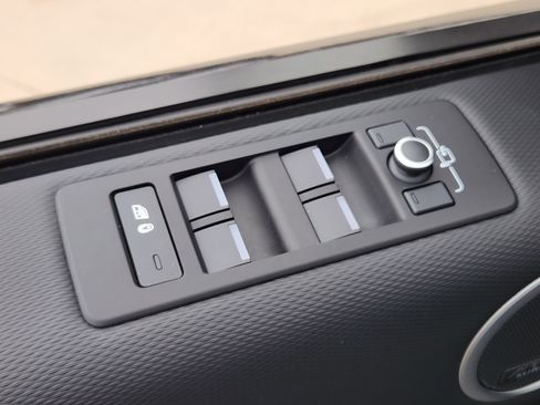 Used 2022 Land Rover Discovery HSE R-Dynamic image 24