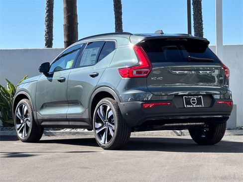 New 2026 Volvo XC40 B5 Ultra image 3