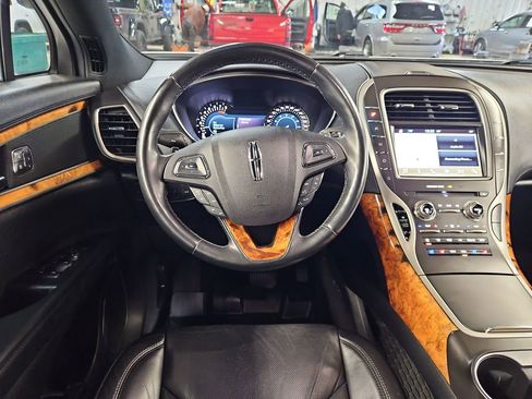 Used 2016 Lincoln MKX Reserve w/ Equipment Group 102A AWD/4WD image 17