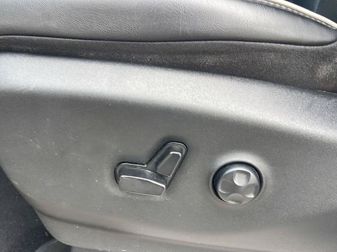 Used 2023 Chrysler Pacifica Limited FWD image 19